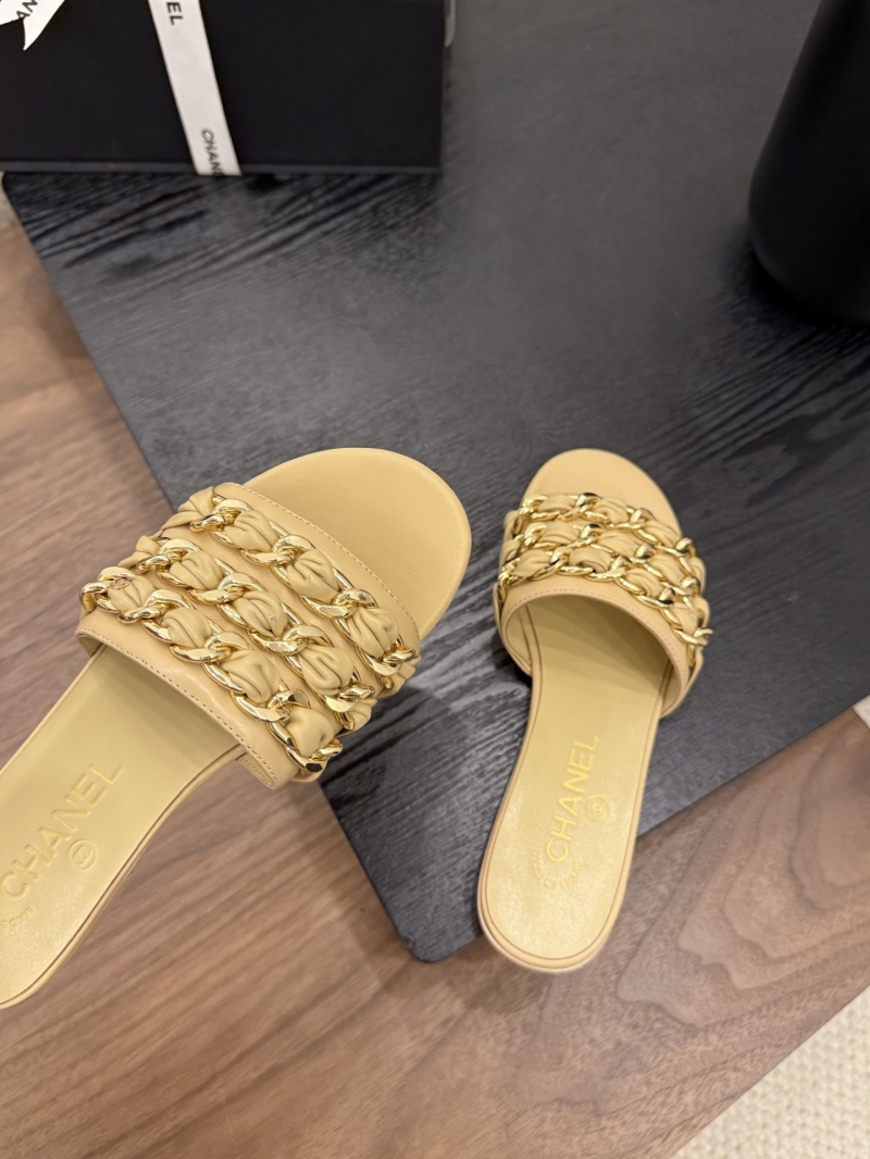 Ch**el slippers
